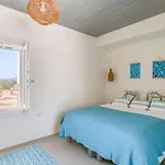 Lampsi - Spacious & Modern Villa