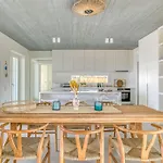 Lampsi - Spacious & Modern