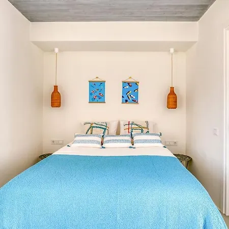 Lampsi - Spacious & Modern