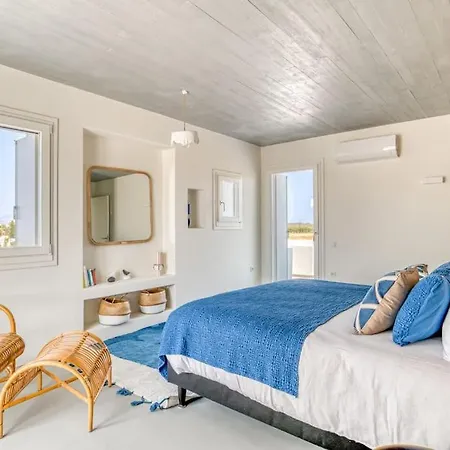 Lampsi - Spacious & Modern Villa Isterni (Paros)