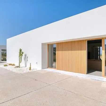 Lampsi - Spacious & Modern Villa Isterni (Paros)