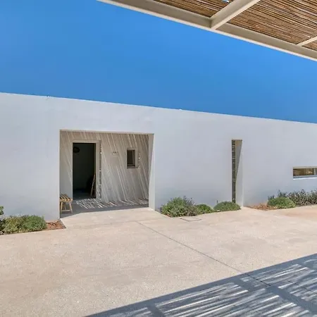 Lampsi - Spacious & Modern Villa Isterni (Paros)