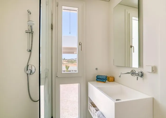 Lampsi - Spacious & Modern Villa Isterni (Paros)