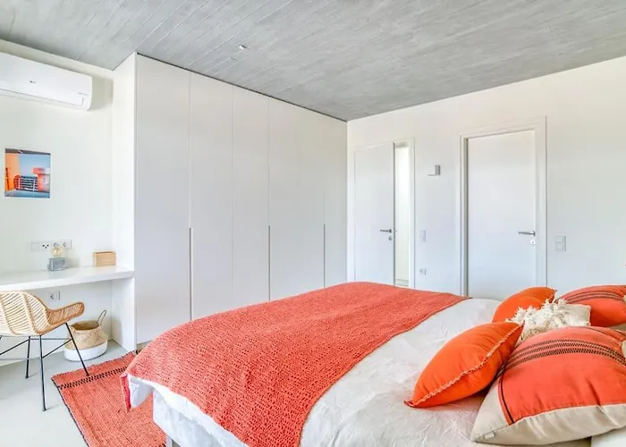 Lampsi - Spacious & Modern Villa