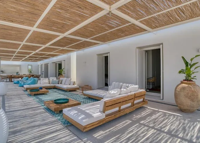 فيلة Lampsi - Spacious & Modern