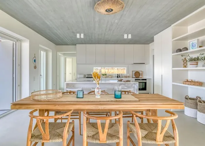 Lampsi - Spacious & Modern