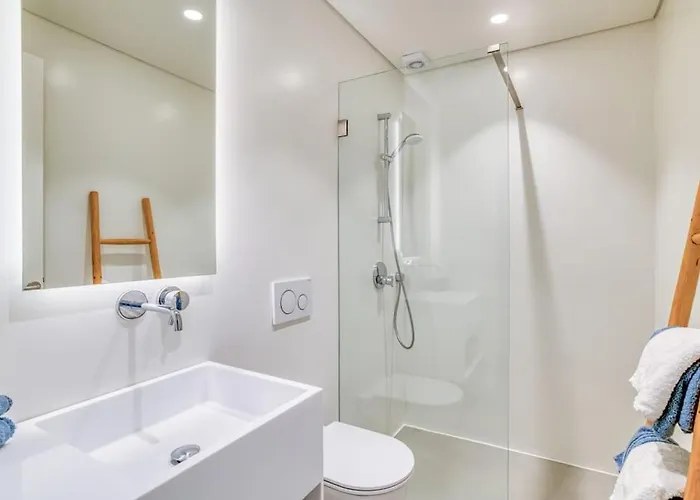 Villa Lampsi - Spacious & Modern